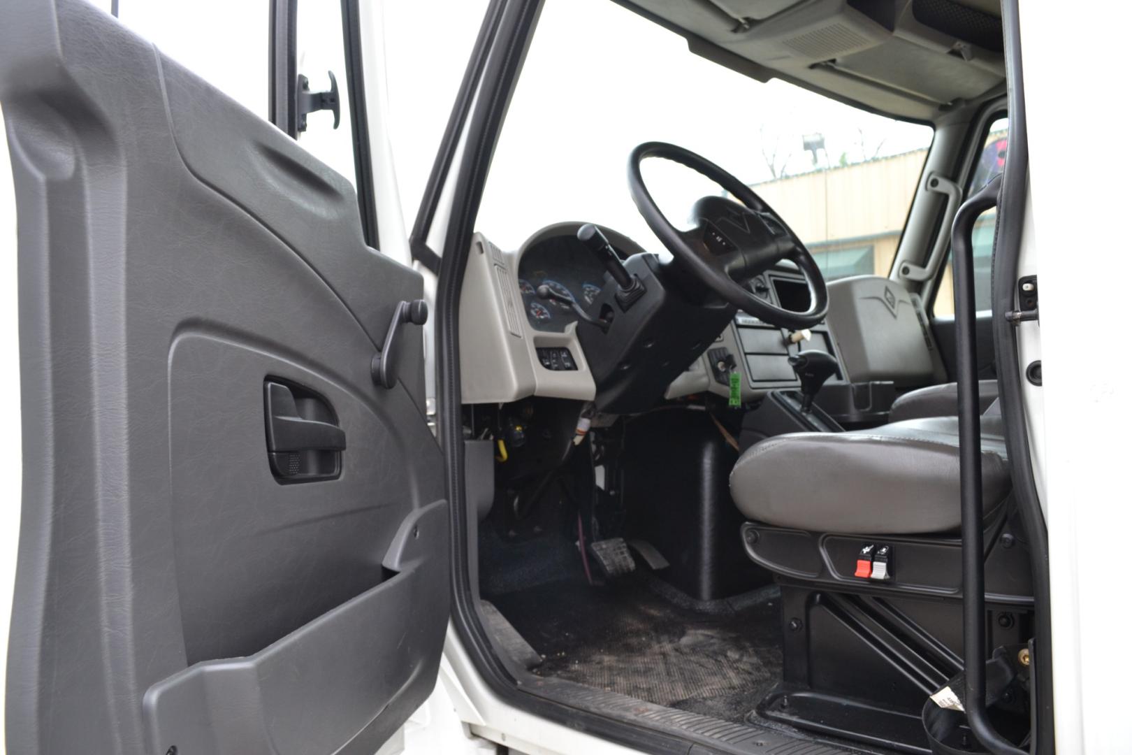 2014 WHITE /BLACK INTERNATIONAL 4300 with an DT466 7.6L 230HP engine, ALLISON 2100HS AUTOMATIC transmission, located at 9172 North Fwy, Houston, TX, 77037, (713) 910-6868, 29.887470, -95.411903 - Photo#11